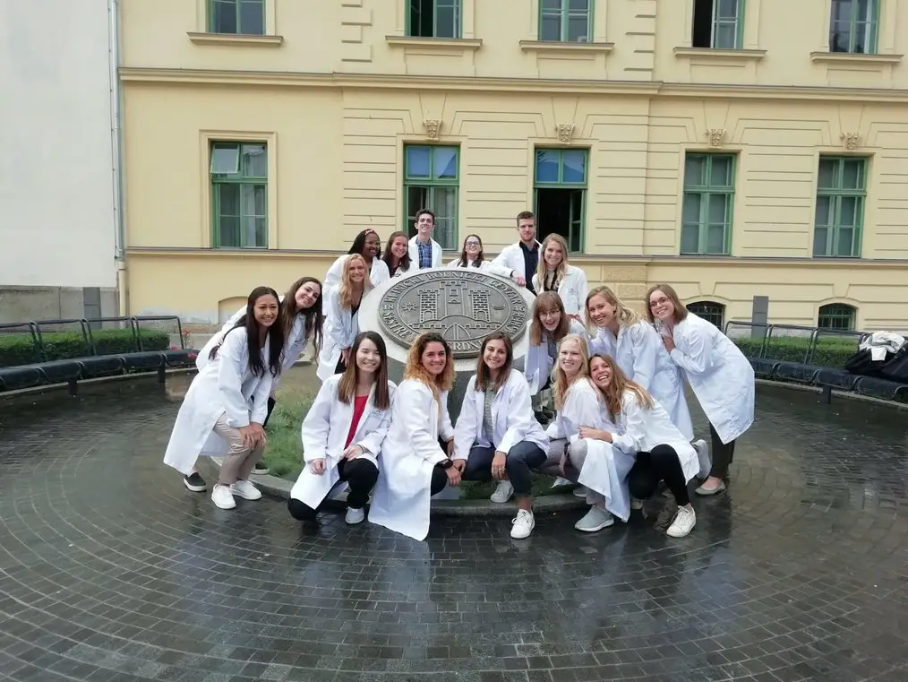 Cómo convertirse en enfermera voluntaria en el extranjero