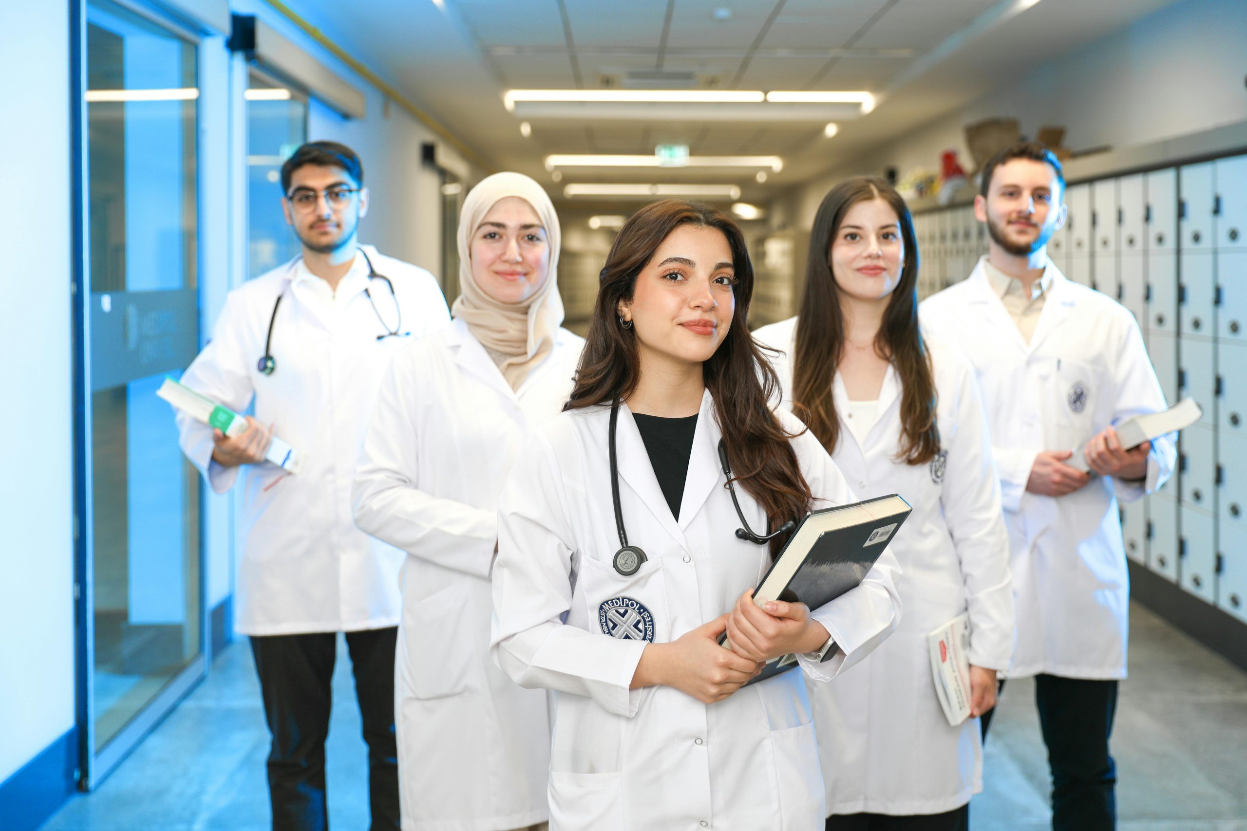 Beca de Medicina, Ingeniería y Más