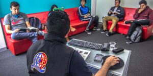 becas-aprender-ingles-ICE-School